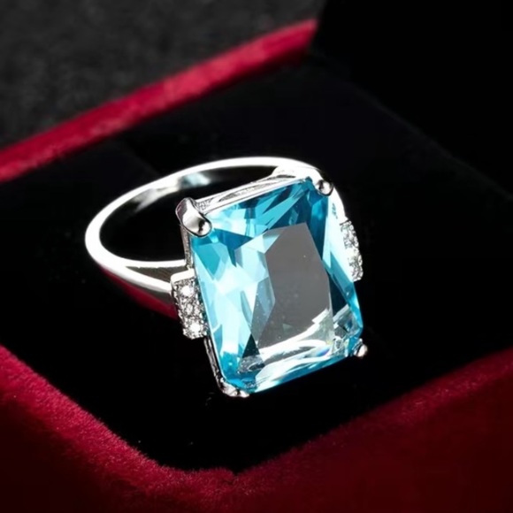 Blue Topaz & 9.25 Sterling Siver Ring Size 8 or 10 - Picture 2 of 6